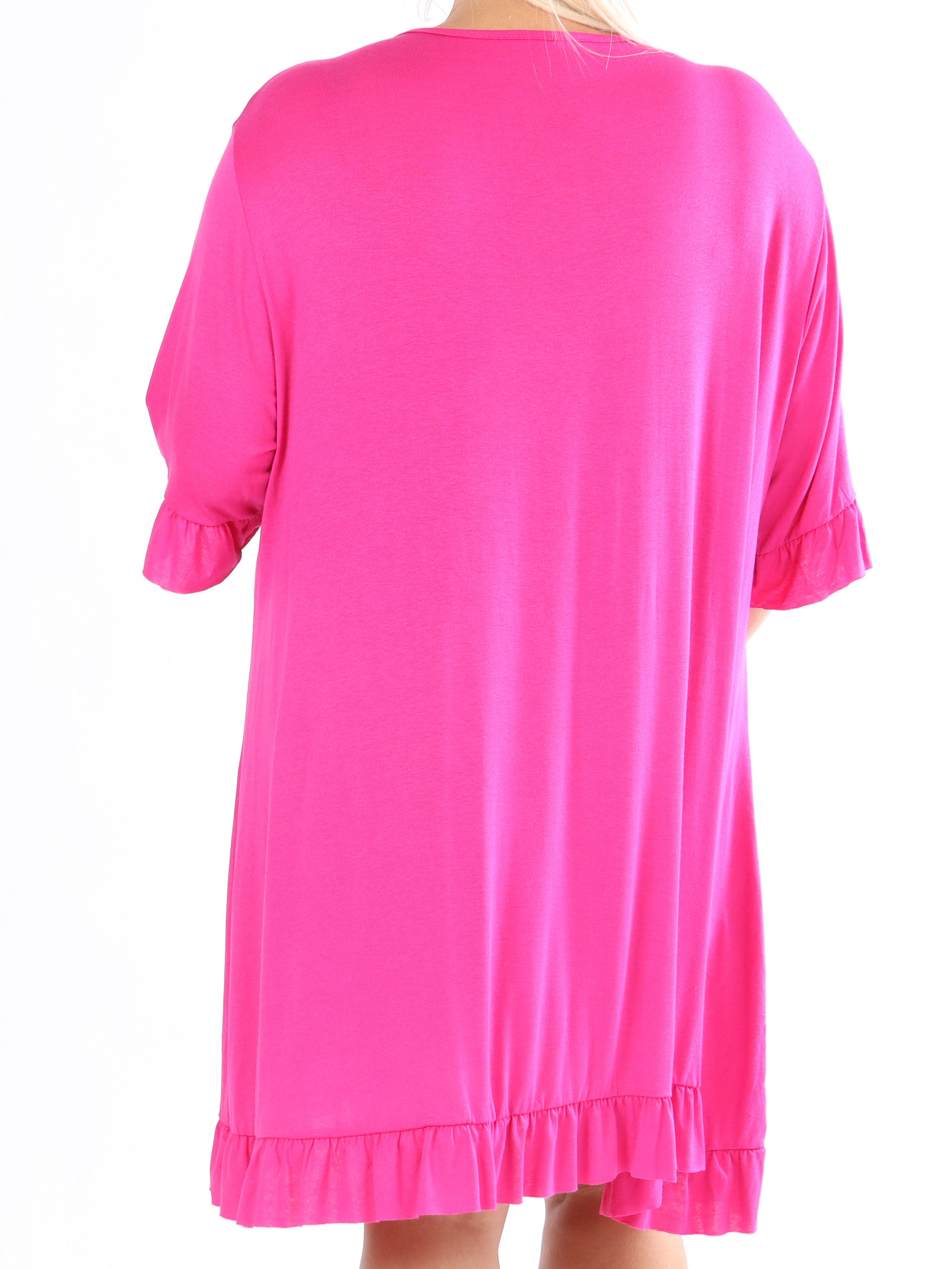 Leonara - Simpel plus size kjole i viscose med flæsekanter